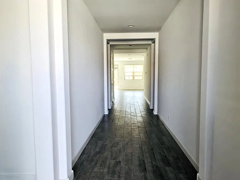 2527 W Sunland Ave — Photo 9