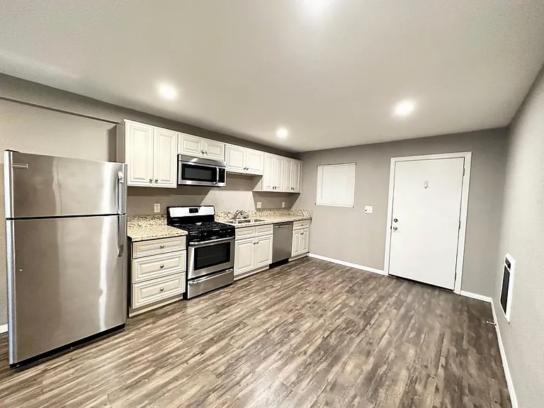 3530 Helix St #8 — Photo 2