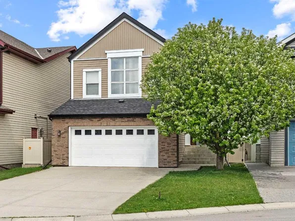137 SW Copperleaf Bay SE, Calgary, AB T2Z 0J2