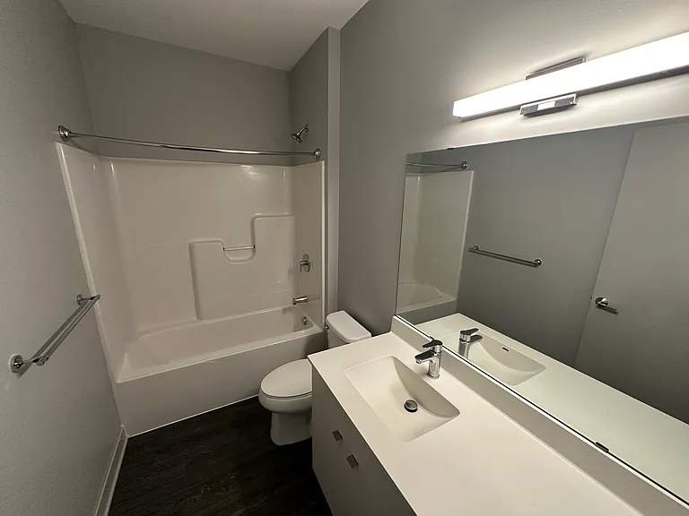 Luna Apartments — Photo 77
