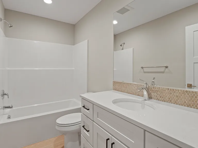 1679 S Cochran St — Photo 16