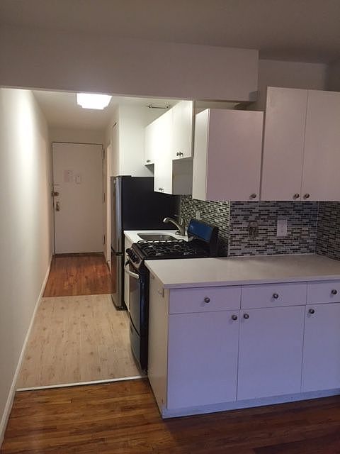 2nd image of 47 Clifton Pl #7