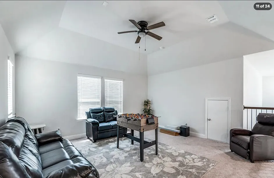 4 bed, 2940 sqft, $2,795 — Photo 3