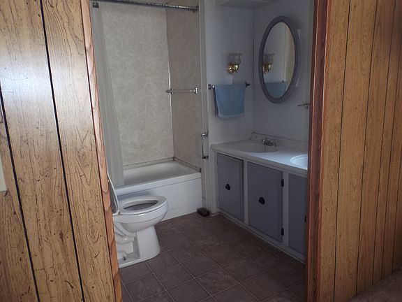Bath large entryway