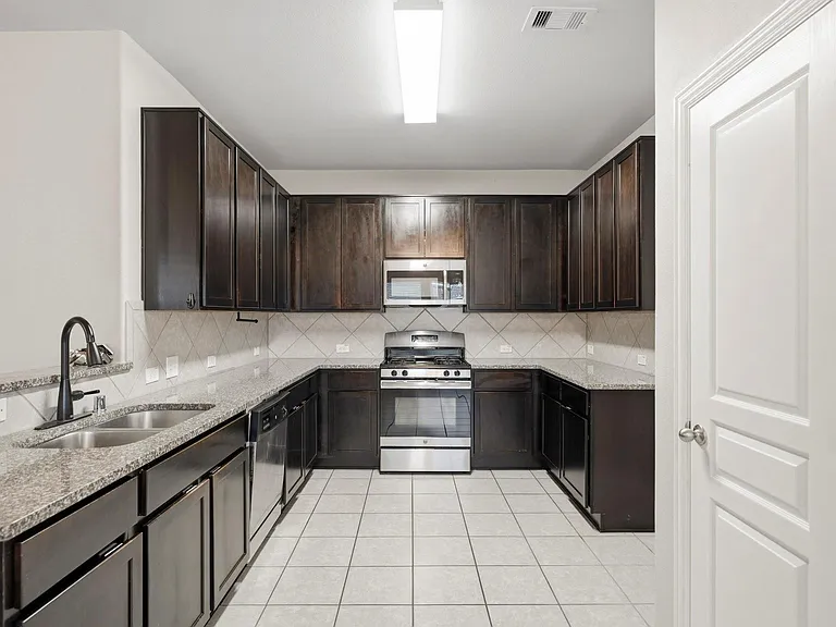 2 Garden Springs Ct — Photo 4