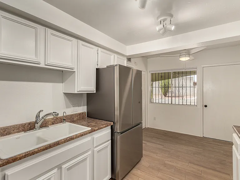 6 E Madrid Dr — Photo 14