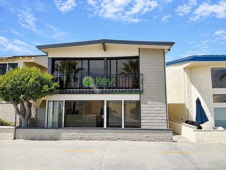 1510 W Oceanfront #A-B — Photo 1