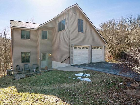 2nd image of 1128 New Hampshire Ln