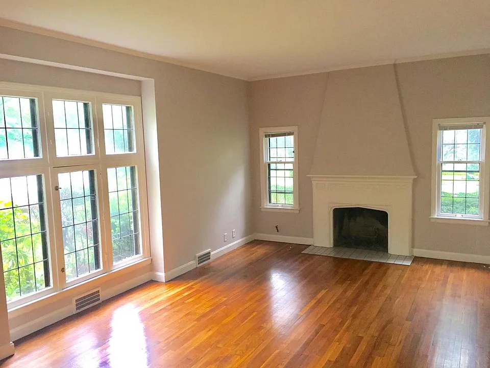 Large Living Room with high ceilings