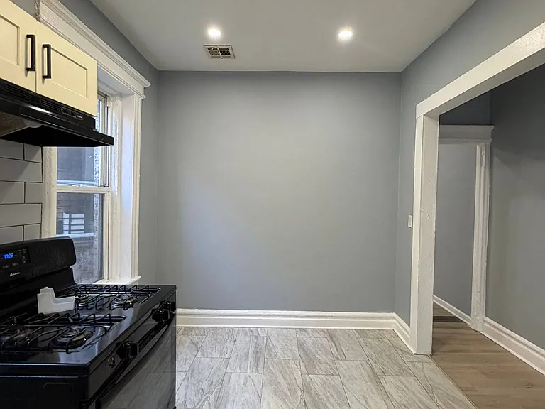 141 Park Ave #12 — Photo 2