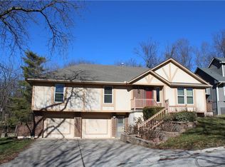 1109 SW Granite Creek Dr, Blue Springs, MO 64015