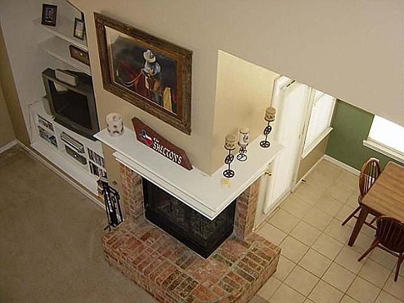 4th image of 8 Laura Elizabeth Ct