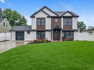 26 Gleaner Lane, Levittown, NY 11756