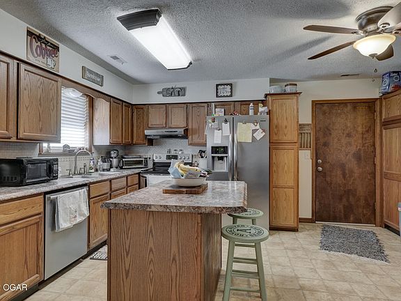 3rd image of 1315 Benton Ave