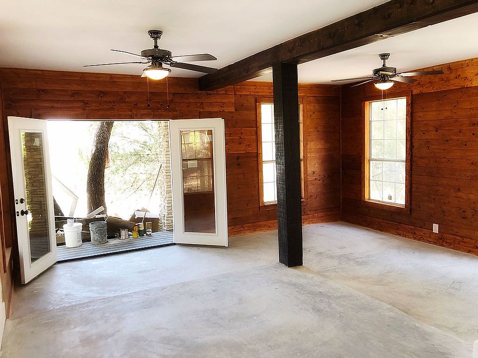 Living area (bottom floor)