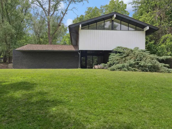 1808 80th St, Windsor Heights, IA 50324