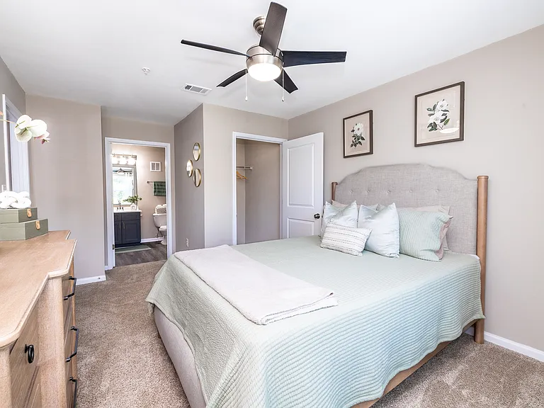 Riverwood Apartments — Photo 11