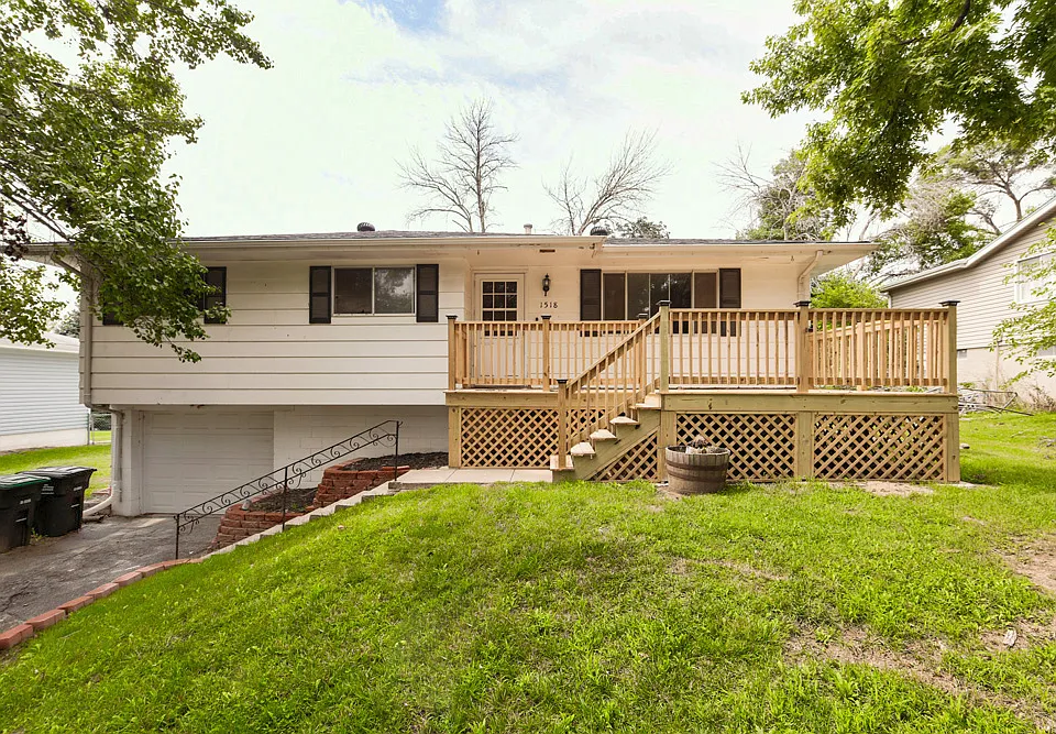 1518 N 107th Ave
