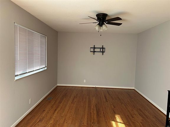5th image of 384 Phoenix Dr