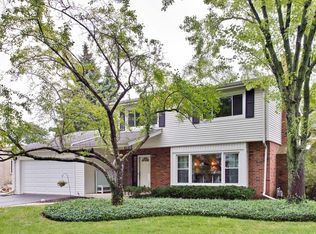 1749 Sunnyside Cir, Northbrook, IL 60062