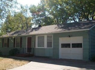 8600 Cambridge Ave, Kansas City, MO 64138