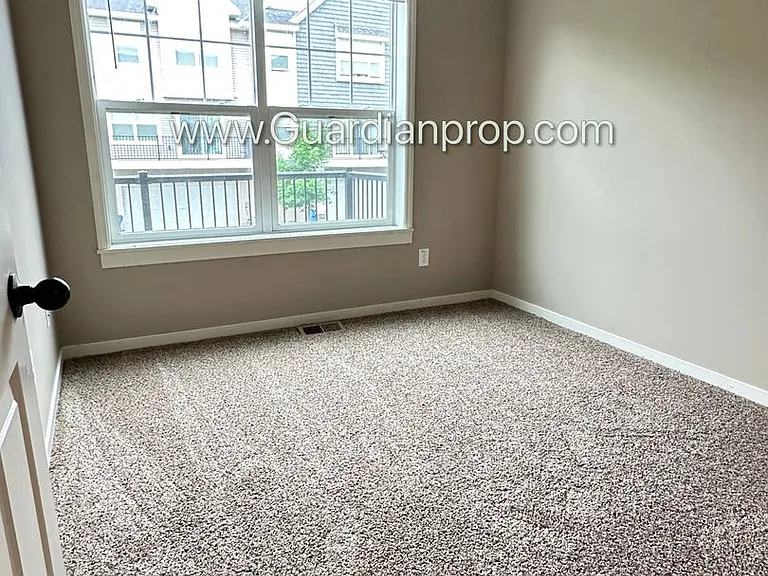 11950 Emery Village Dr N — Photo 10