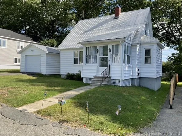 147 Saint James St, Woodstock, NB E7M 2T5