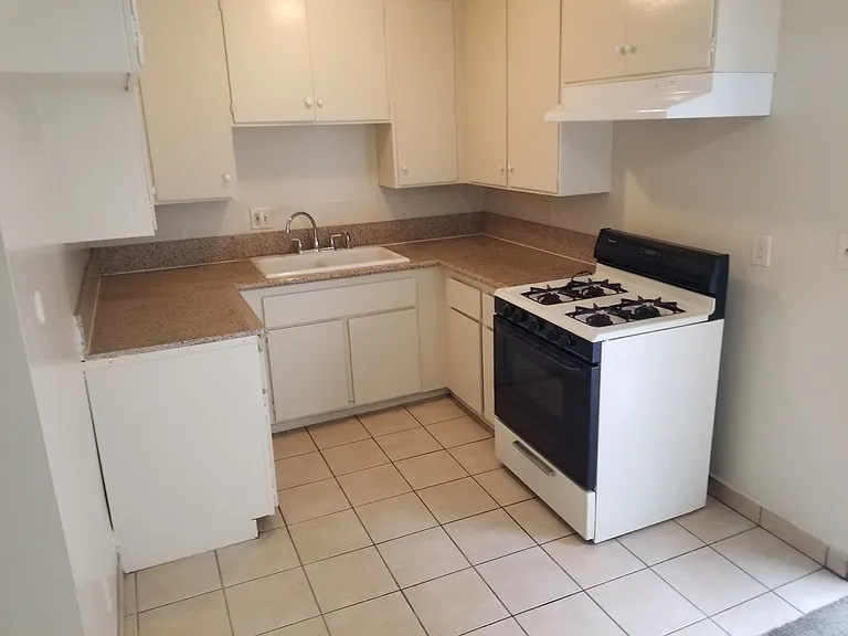 2618 Milton Ave — Photo 10