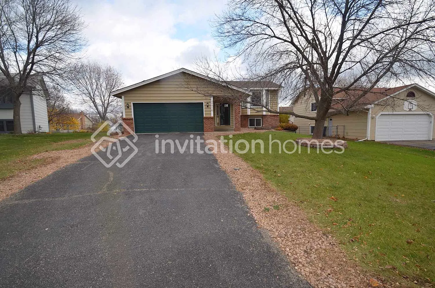 2416 Crestmount Ln Burnsville, MN 55306 — Photo 1