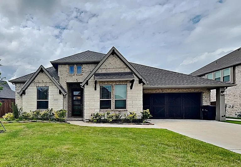 335 Chapel Hill Dr — Photo 1