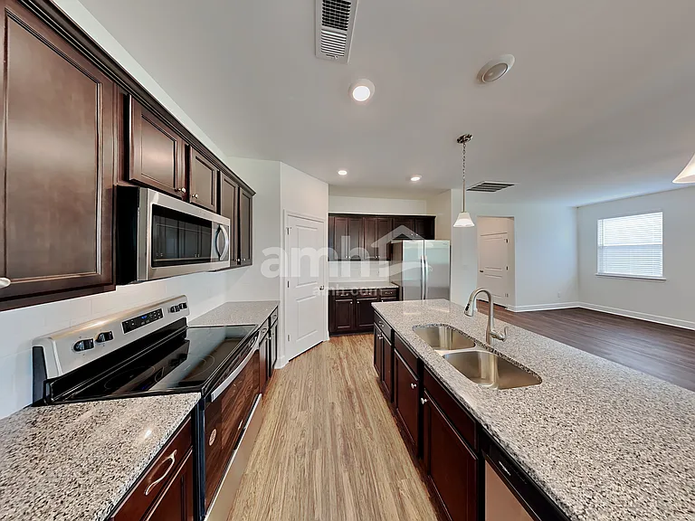 5823 Zurich Rd — Photo 3