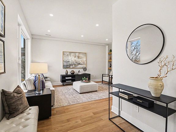 3rd image of 207 Sunset Rd