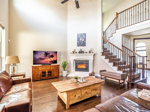 4th image of 7013 Avery Ln