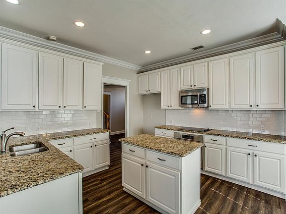 5th image of 306 Lakefield Dr