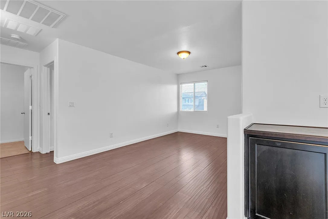 3 bed, 3.0 bath, 1881 sqft, $2,395 — Photo 3