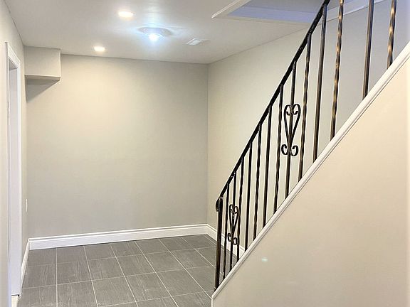 5th image of 7 Mango Dr #Basement