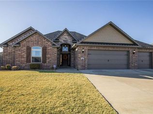 1261 Chattie Dr, Centerton, AR 72719