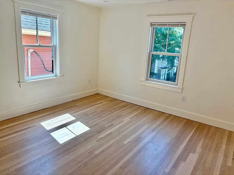 577 Franklin St #2 — Photo 4