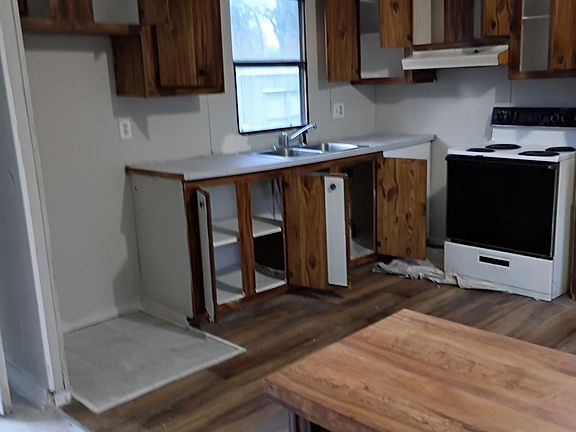 3rd image of 102 Cindy Ln