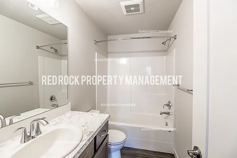 3 bed, 2.5 bath, 1490 sqft, $1,995 — Photo 3