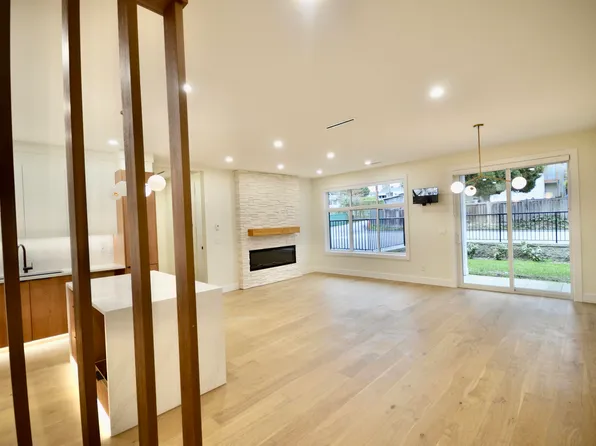 901 Edgar Ave #104, Coquitlam, BC V3K 2K1