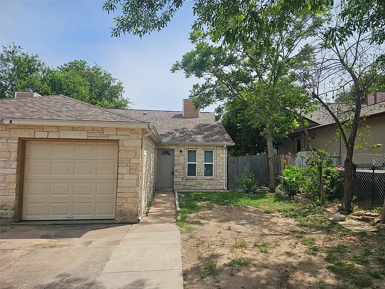 1305 Bonnie Brae St #B — Photo 1