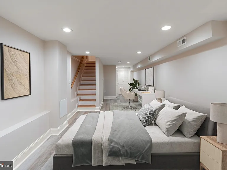 919 Stiles St — Photo 11