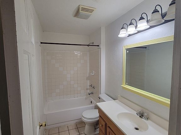 3rd image of 402 Park St