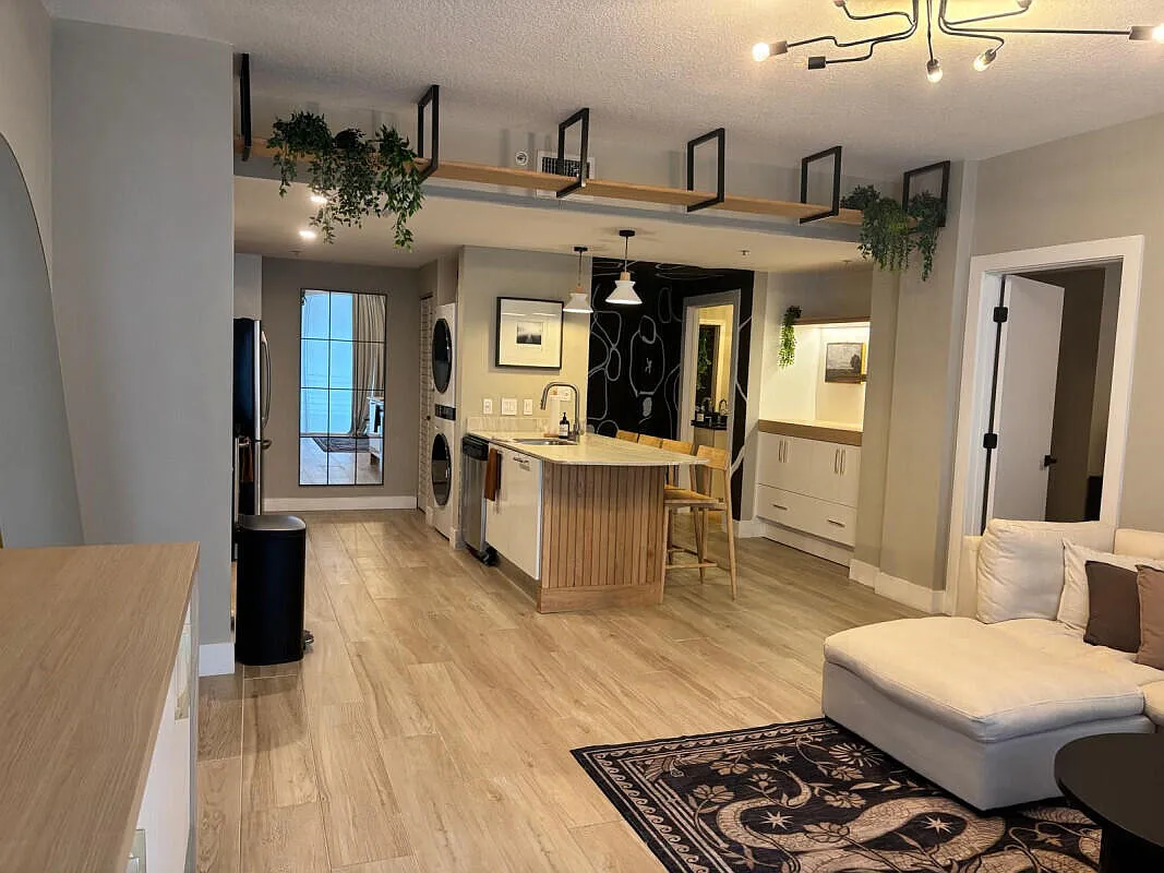 1 bed, 1.0 bath, 790 sqft, $4,200 — Photo 2