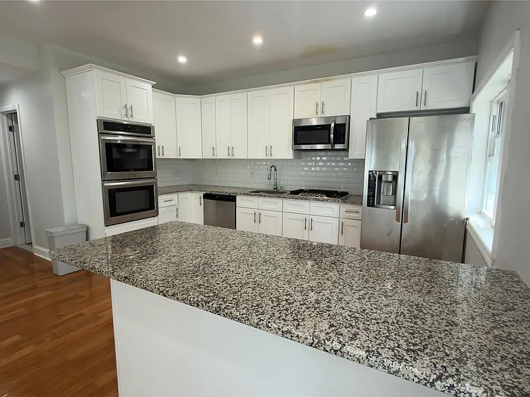 10 Greenwich Ave #1 — Photo 18