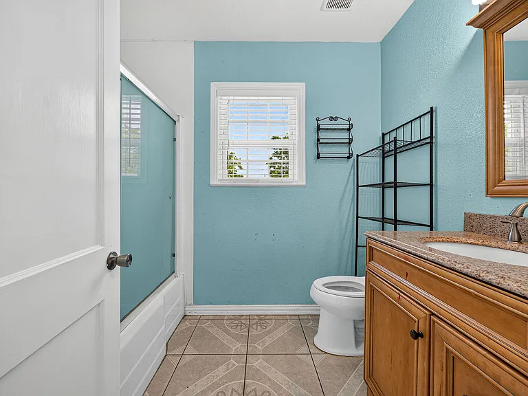 907 Buckalew St — Photo 21