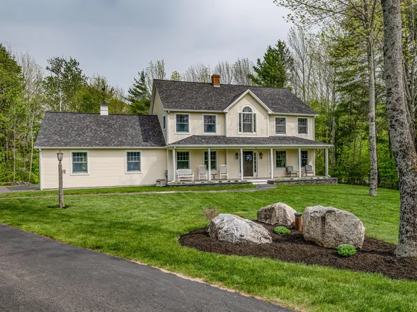42 School House Drive, Farmingdale, ME 04344
