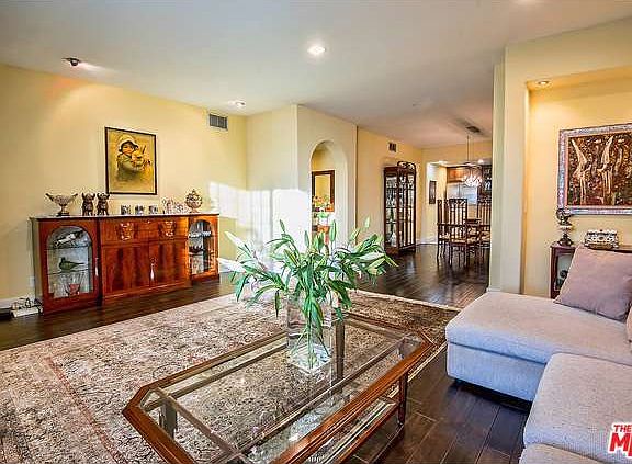 4th image of 930 N Doheny Dr APT 312