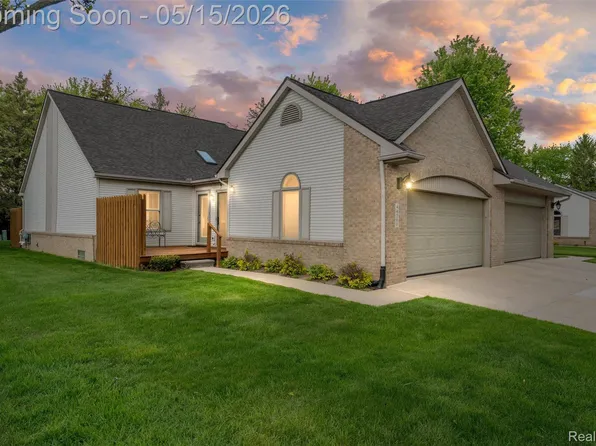 44500 Meadowcreek Ln, Canton, MI 48187